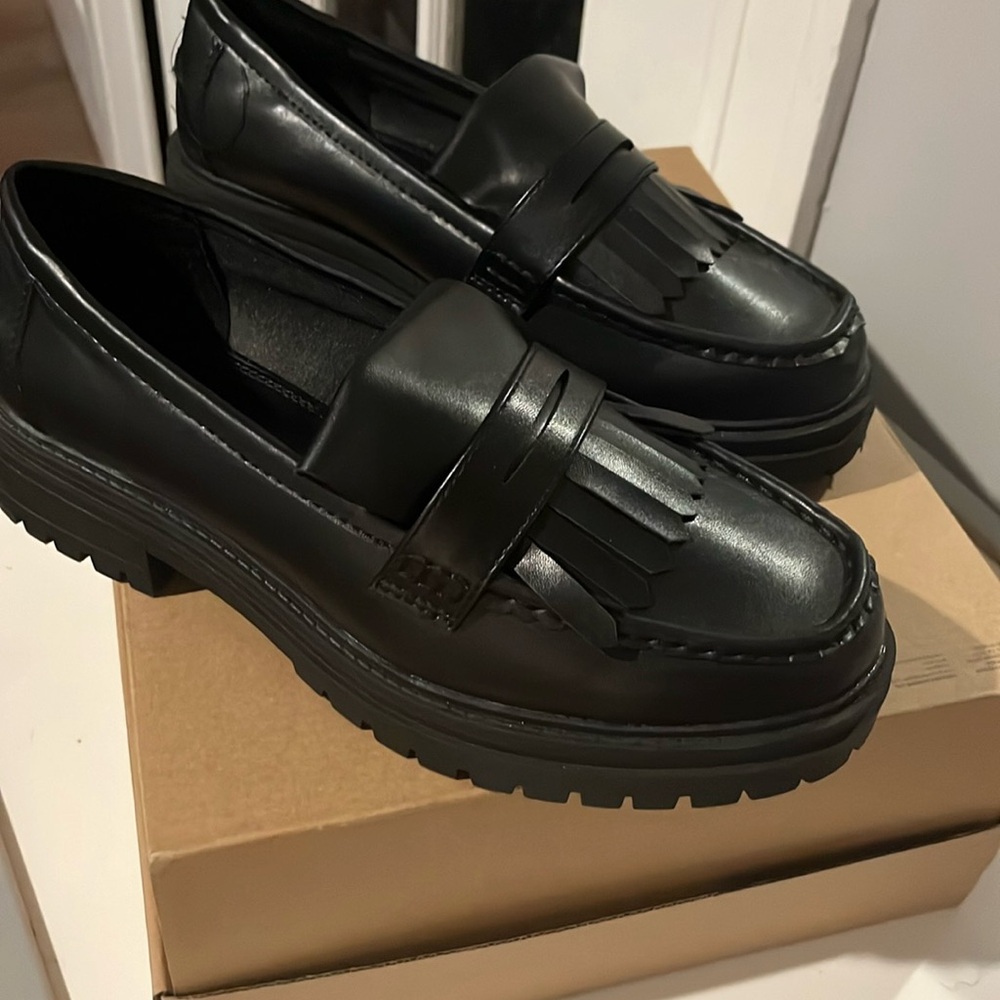 Black dress shoe